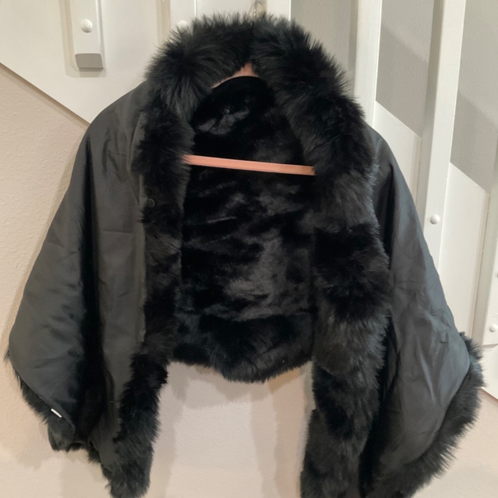 Caracilia faux fur shawl wrap - Picture 4 of 4